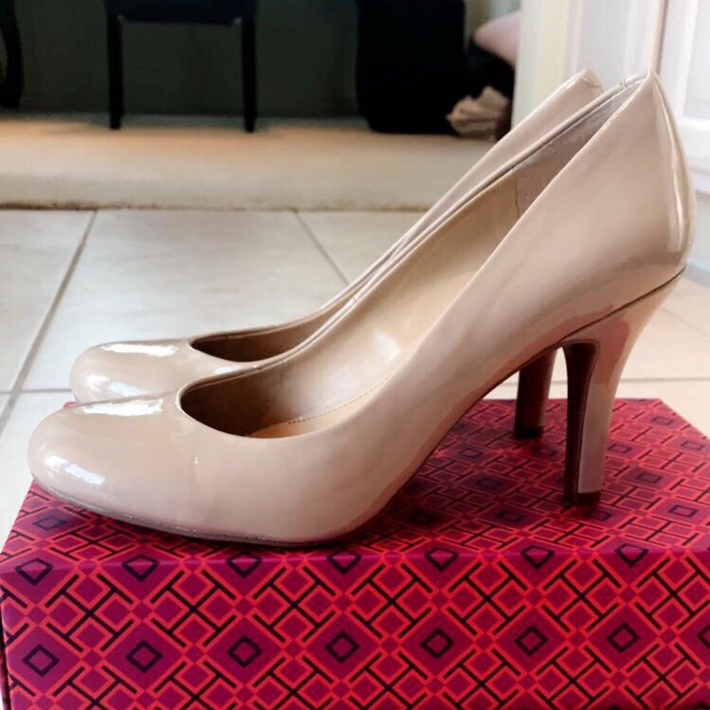 Kelly & Katie nude heels